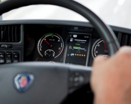 Шофьор получи фиш от полицията, че е карал с... 914 км/ч