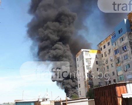 Жители на “Крайречна“: Улицата стана гумаджийница, през ден има пожар ВИДЕО и СНИМКИ