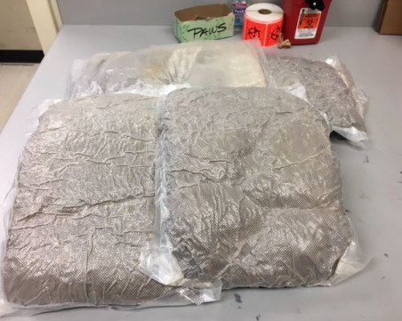 ВИДЕО показва как се крие хероин за 46 милиона, спипан на границата на България