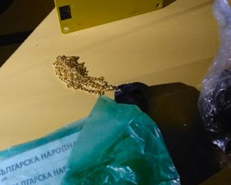 Удар на криминалистите! Спипаха ало измамници, използвали дете за муле