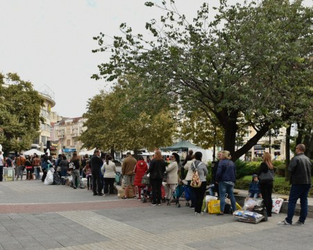 2370 деца в Пловдив предадоха стара хартия и получиха нови книги