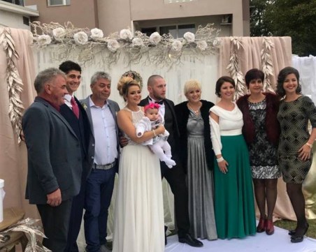 Николина Чакърдъкова вдигна тежка сватба на дъщеря си СНИМКИ
