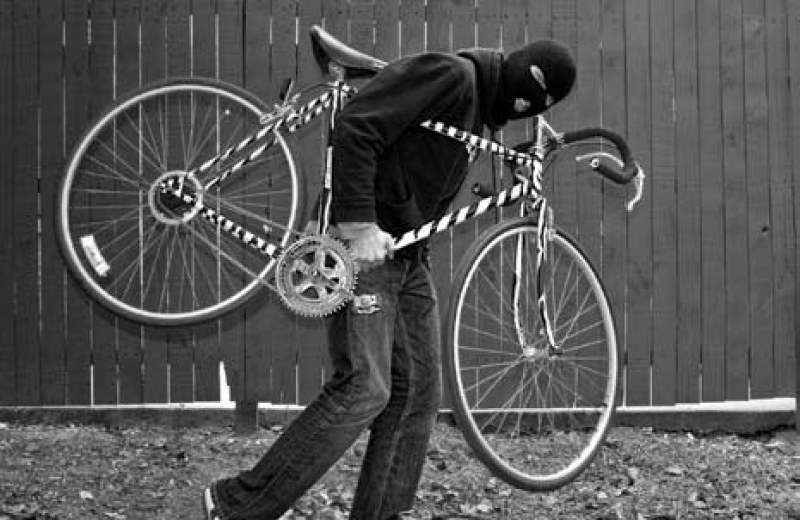 Крадец сви колелото на италианка в Смирненски