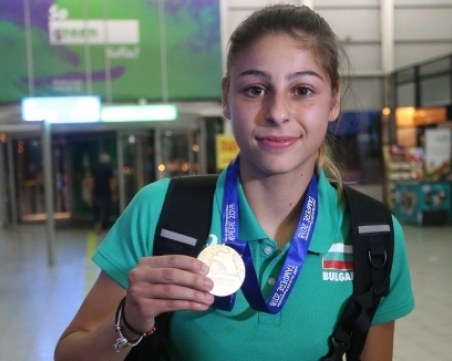 Алекс Начева тръгва към олимпийското злато при нов регламент в тройния скок