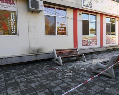 Инцидент в поликлиника! Мазилка падна върху мъж, в болница е СНИМКИ