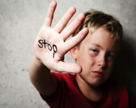 Норвегия ще преразгледа случаи на отнети от родителите деца