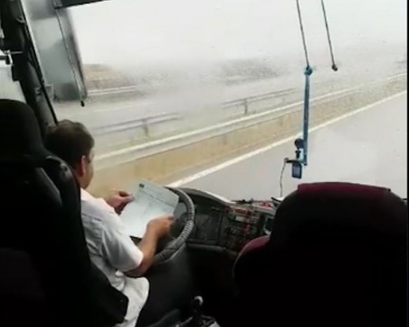 Пътници изживяха истински кошмар в този автобус ВИДЕО