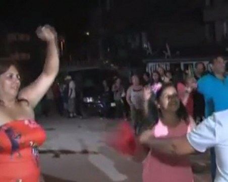 Полицай се изцепи: Не мога да ви решавам проблемите с циганите! ВИДЕО