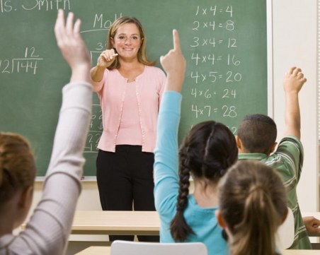 Трудова борса за учители прави МОН