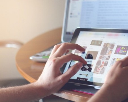 Удар по онлайн бизнеса: КЗП забранява да търговците да заблуждават с промоции, срокове и наличност