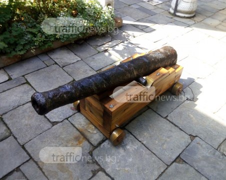 Уникално корабно оръдие пристигна в Пловдив СНИМКИ+ВИДЕО