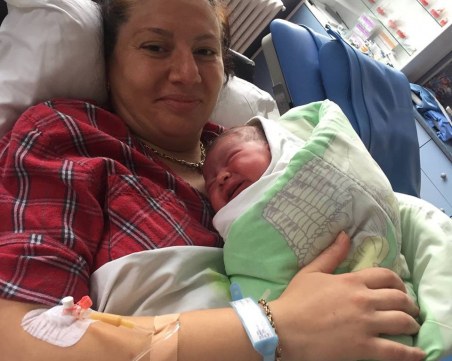 Бебе гигант се роди в Пловдив СНИМКИ