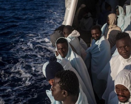 Експерти: Стотици милиони африканци се заселват в Европа до 2050 година