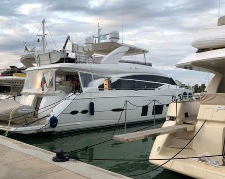 Милионер от България е с най-луксозната яхта в марината на баровски гръцки курорт