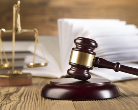 Прокурорката, прикрила пияния си мъж, отива на съд