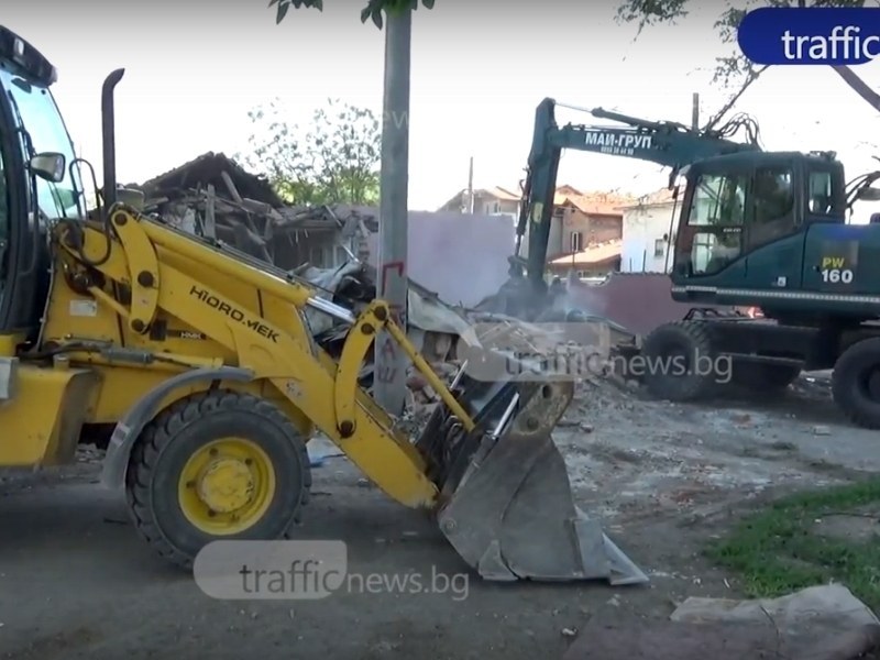 Багери влязоха в Столипиново, в квартала има и полиция