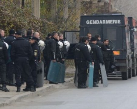 Две фамилии се биха до кръв, 8 мъже са в ареста