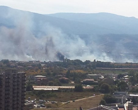 Голям пожар край Пловдив! Кълбета с дим се издигат от Околовръстното СНИМКИ