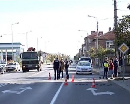 Кола блъсна ученик на пешеходна пътека, момчето е в болница