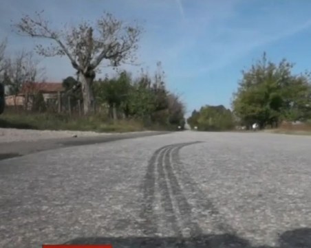 Момиченцето, пометено от пиян шофьор, все още е в критично състояние