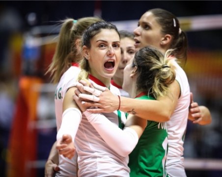 Волейболистките напред на световното след обрат срещу Канада