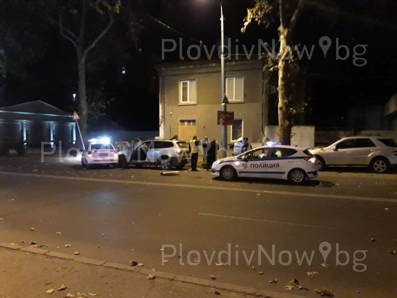 Надрусан младеж от Хасково се забил в патрулката на Военна болница