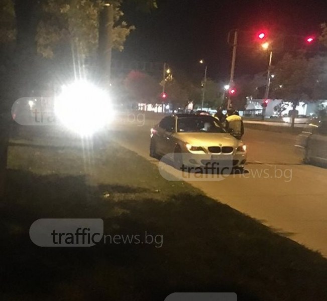 Спецакция в Пловдив! Униформени тарашат коли, дилъри са арестувани
