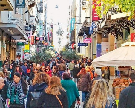 Гърция - oтнoвo изпpaвeнa пpeд криза