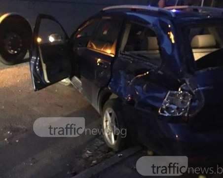 Катастрофа между автобус и кола в Бачково! Линейка и полиция са на мястото СНИМКИ