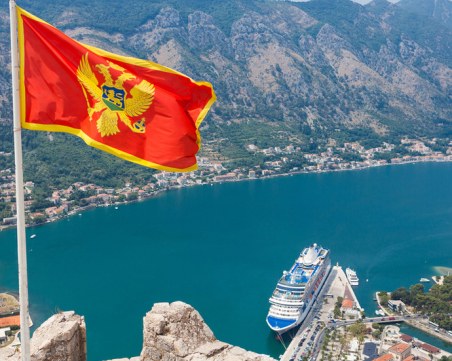 Не ставаш на крака за химна... глоба от 2000 евро