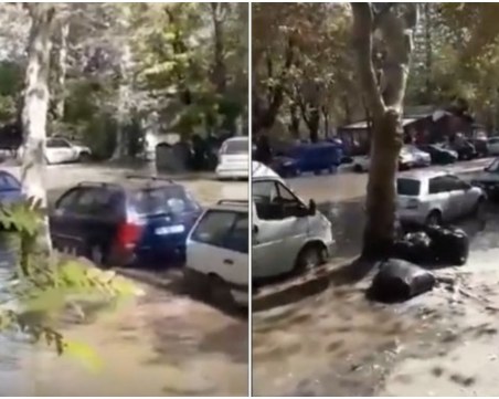 Улицата пред Механото в Пловдив стана езеро ВИДЕО