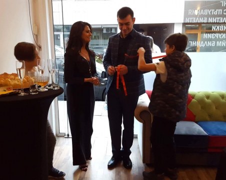 Шампанско и цветя за новата туристическа агенция на Свилена Русева