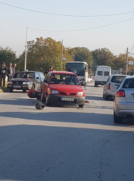 Меле край Пловдив! Мотор се вряза в кола СНИМКИ