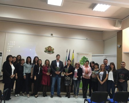 Благодаря ти, мамо! Осиновители и осиновени се срещнаха в Раковски СНИМКИ