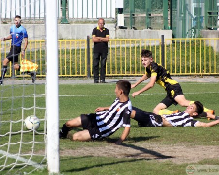 Ботев би Локо в дербито при 15-годишните