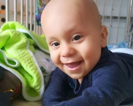 Виктор означава победител и Вики ще победи коварната болест! Да помогнем! СНИМКИ