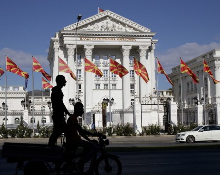 Осъдиха македонски министър заради покупка на скъп мерцедес