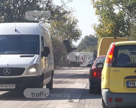 Започна ремонтът на един от най-разбитите изходи на Пловдив СНИМКИ