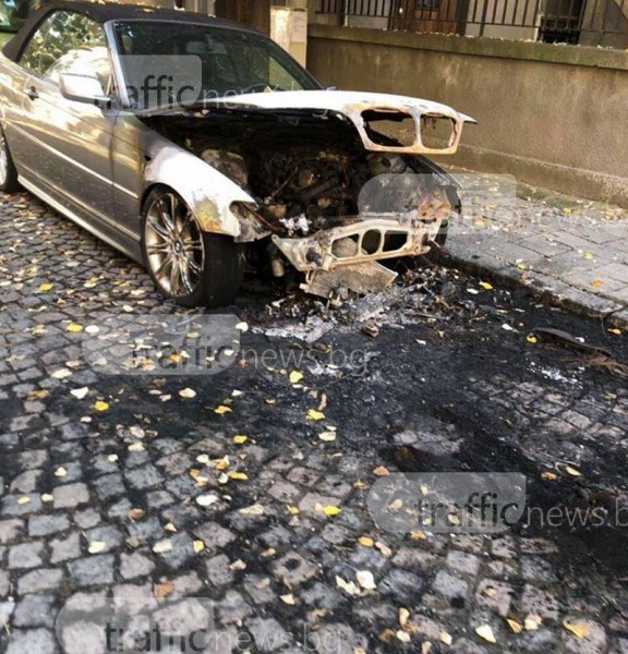 Палеж в центъра на Пловдив! Запалиха коли на автотърговеца Гърка СНИМКИ