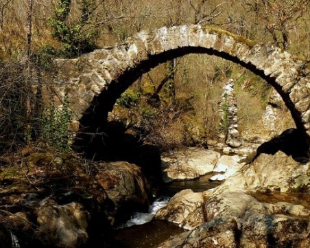 Откраднаха мост на 3 века в Турция