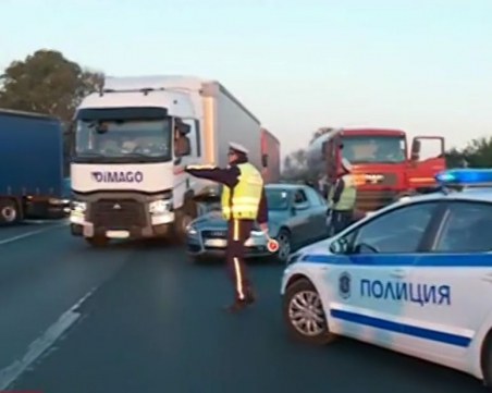 Отвориха за движение АМ Тракия, сметището край Ихтиман още гори