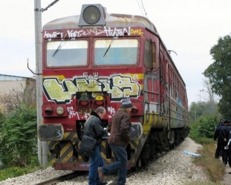 Пиян мъж заспа на релсите на влак, като по чудо не бил прегазен