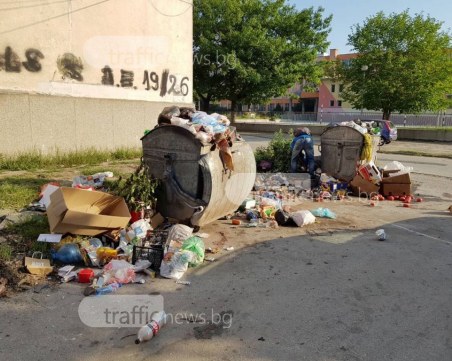 Планини от боклуци отново заливат Пловдив, проблемът с контейнерите остава СНИМКИ