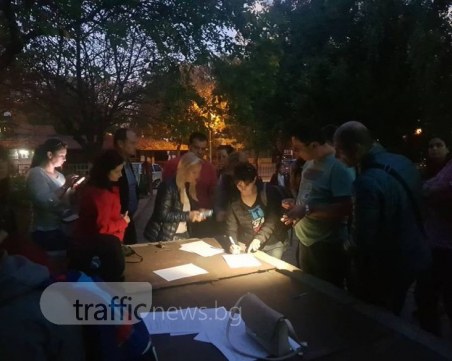 Родители на петокласници от Математическата в Пловдив скочиха срещу прием на нови ученици! СНИМКИ