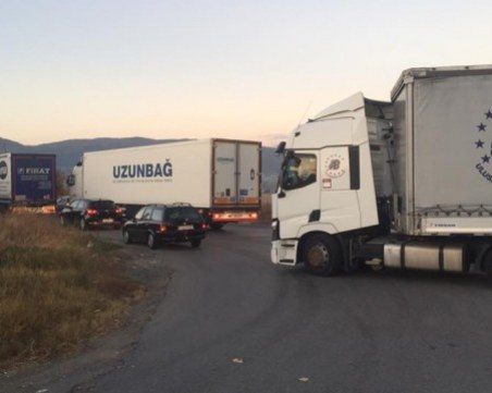 Верижна катастрофа със 7 коли затвори АМ Тракия! Има пострадали