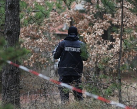 Застреляха 18-годишно момче в гора, полиция отцепи района