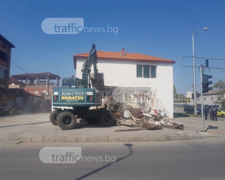 Мощна акция срещу незаконни постройки в Шекер махала в Пловдив СНИМКИ+ВИДЕО
