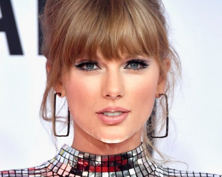 Тейлър Суифт стана изпълнител на годината на Американските музикални награди ВИДЕО