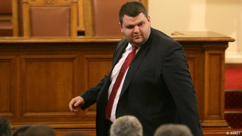 Пеевски се отказва от сделката с  Ню имидж, оттегля се от издателския бизнес