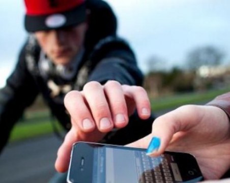 Хванаха двама младежи, обирали деца в училищни дворове в Пловдив